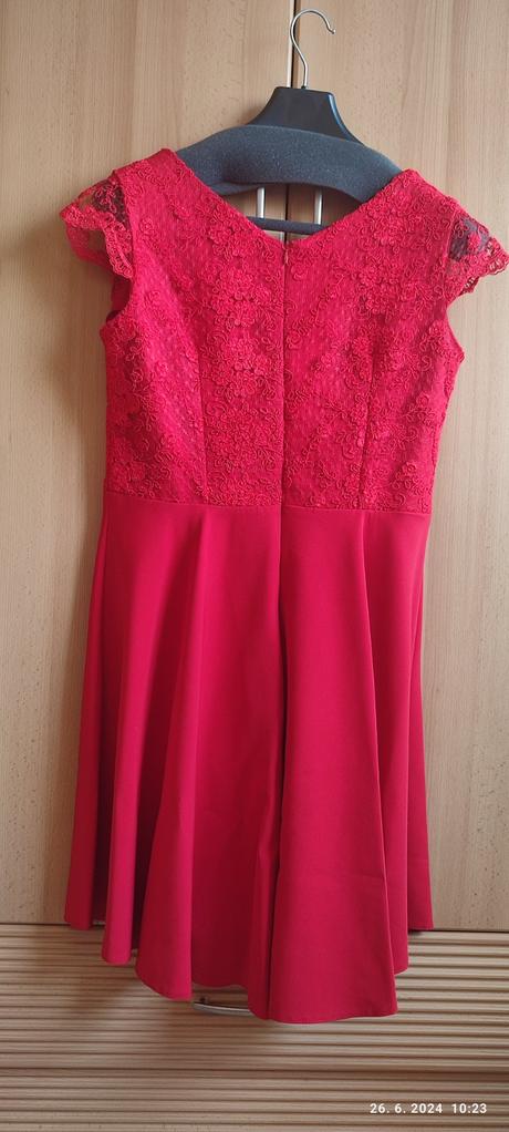 Spolocenske saty, 44