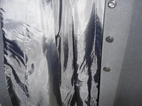 Cierny dlhy kabat s kozusnikou, l