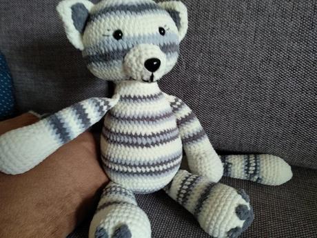 Háčkovaná mačka, 