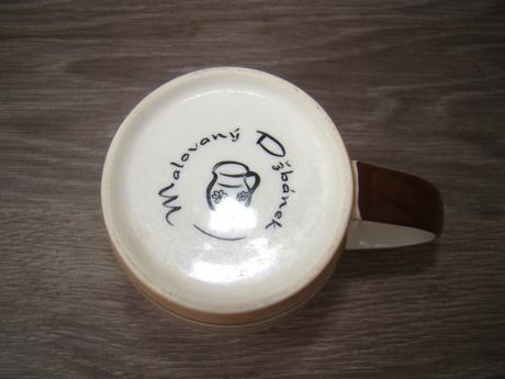 Prúžkovaný hrnček, 