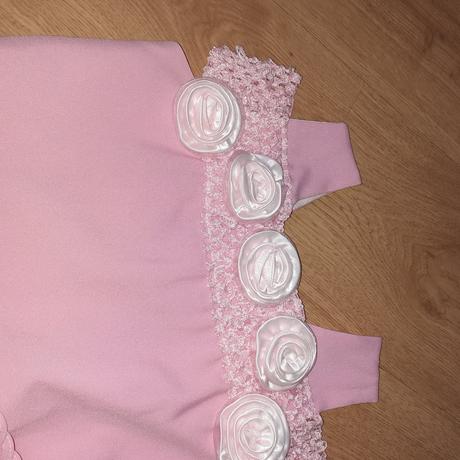 Šaty na spoločenskú údalosť, 140