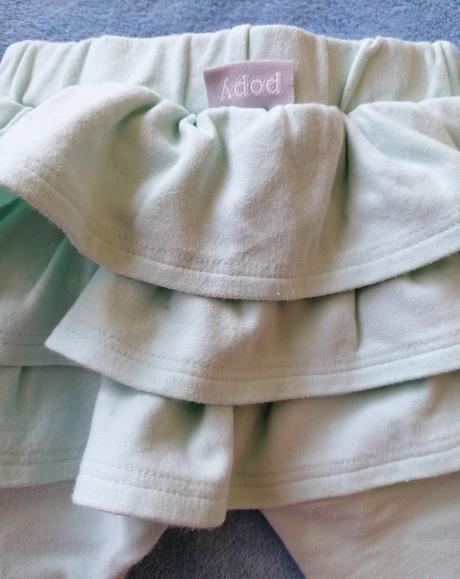 Legíny s volanmi, 74