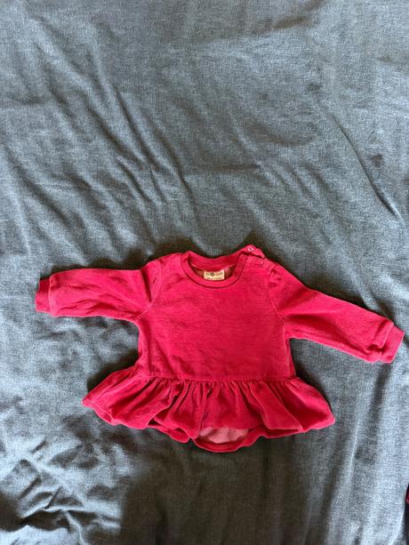 Balík oblečenia a hračiek pre dievčatko, 