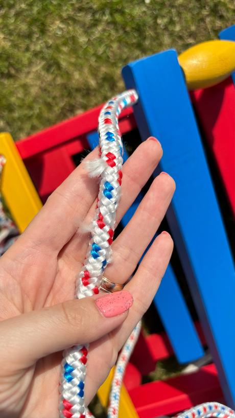 Drevená detská hojdačka,