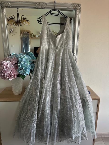 Strieborné šaty, m