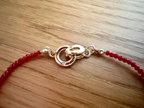 Náramok z červeného koralu, 