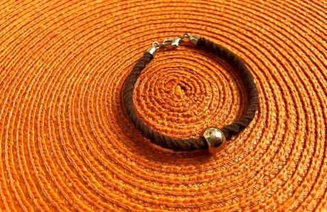 Zaujímavý náramok, 