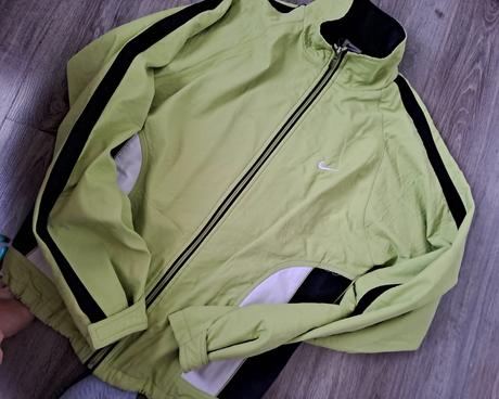 Vetrovka nike, 158