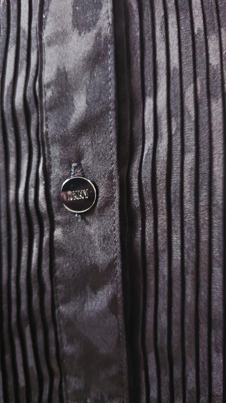 Gotické šaty s plisovanou sukňou, dkny,36