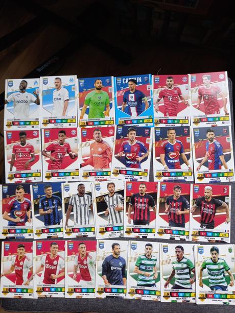 Futbalové kartičky panini fifa 365 adrenalyn, 