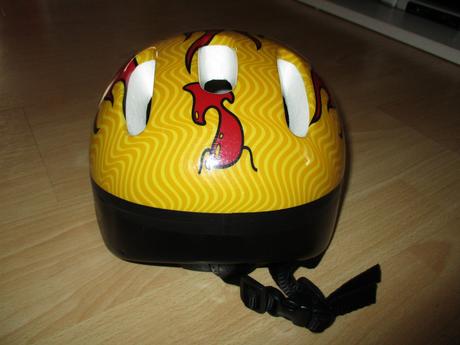 Cyklistická prilba, s