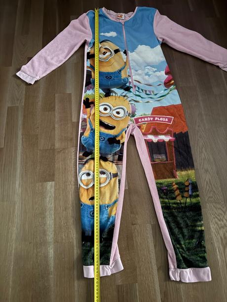 Pyžamový overal mimoni, 152