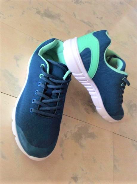 Ľahúčke tenisky, 38