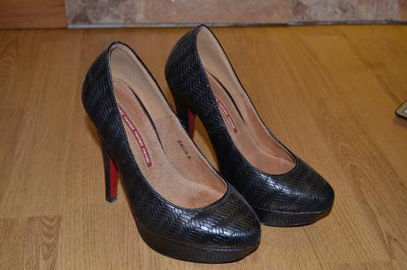 Vysoké lodičky, 37