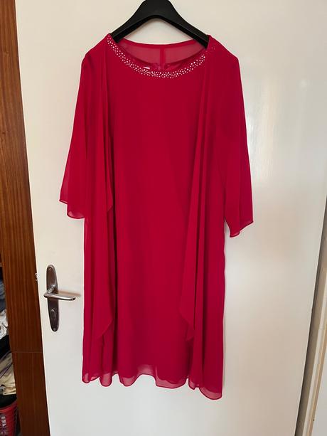 Raz oblečené spoločenské šaty, 44