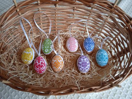 Veľkonočné "vajíčka" vyšívané, 