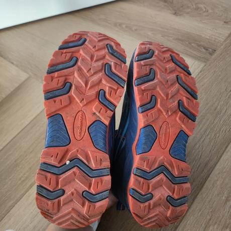 Turisticke topanky crossroad, 34