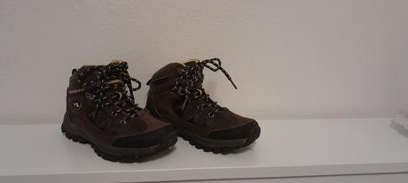Trekove topanky, 33