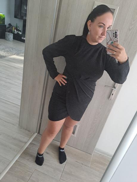 Krásne saty na vecierok, 42