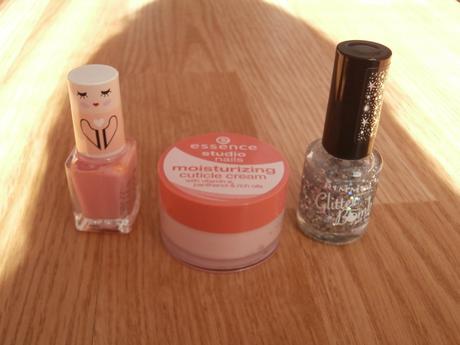 Set na nechty-laky+ krém na kožičku,