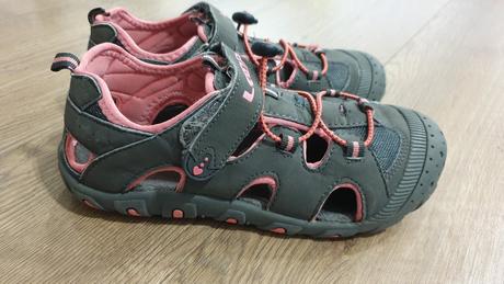 Turisticke sandálky, 35