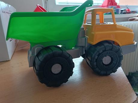 Auto do pieskoviska vyklapačka, 