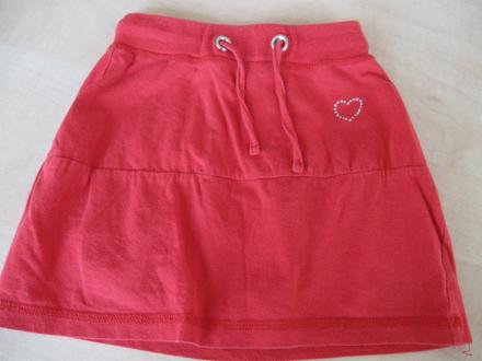 Červená dievčenská suknička, 98