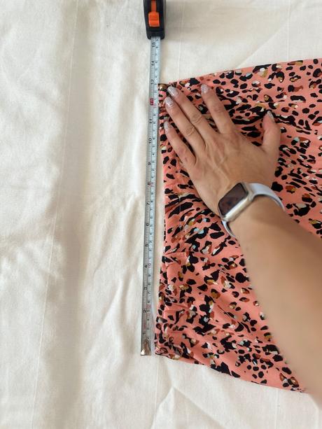 Štýlová midi sukňa s modernou leopardou potlačou, 