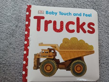 Kniha trucks baby touch and feel, 