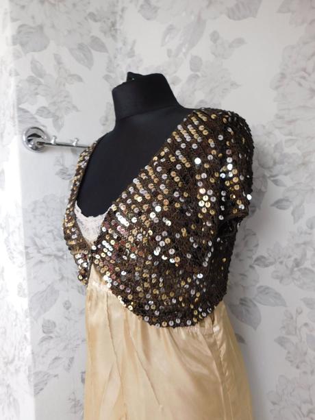 Velmi pekne lahučke šaty, 38