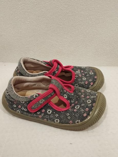 Tenisky alebo papuče, protetika,26