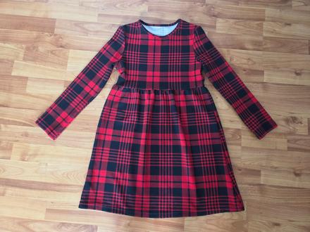 Karované šaty, 146