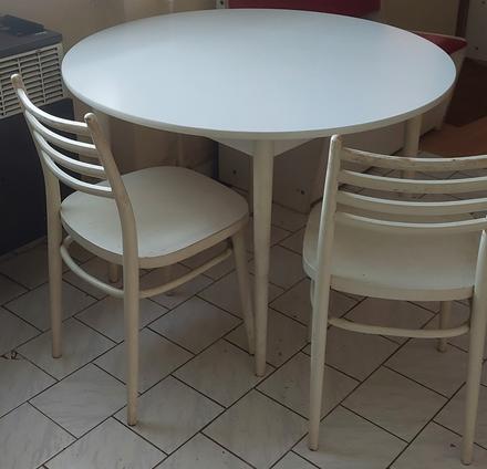 Okruhly stol,stolicky,
