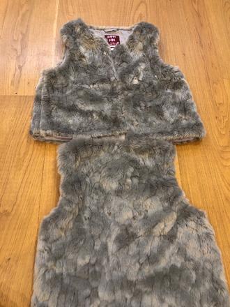 146 kožušinové vesty pre dvojičky, 146