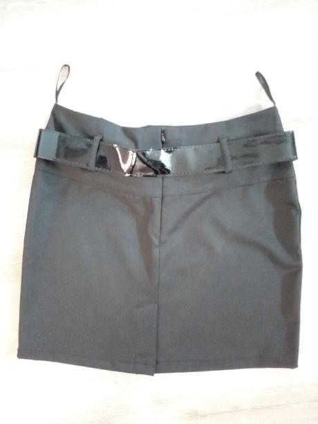 Priliehavá sukňa, 38