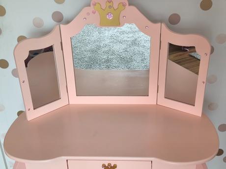 Kozmetický stolík pre dievčatko, 