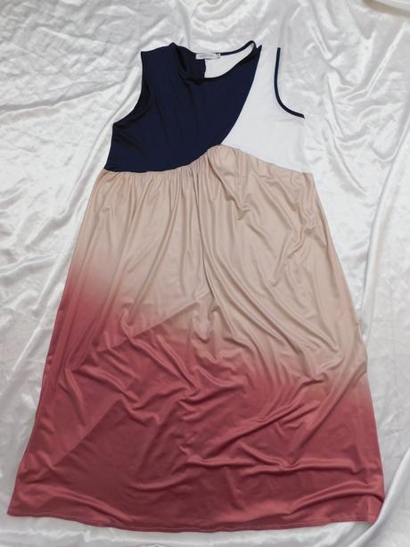 Velmi pekne šaty, 40