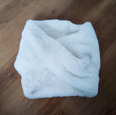 Huňatý nákrčník, 104