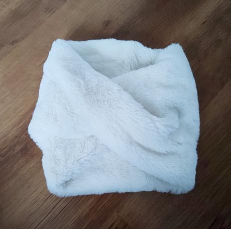 Huňatý nákrčník, 104