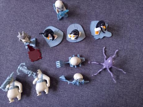 Kinder hračky kus za 0,50 eur,