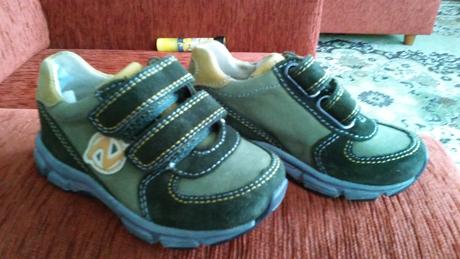Detske topanky nove nenosene cislo 20, naturino,20