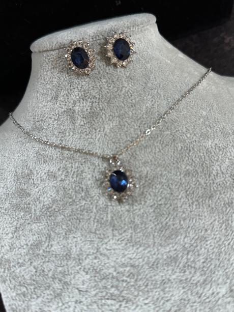 Náušnice + retiazka s príveskom,