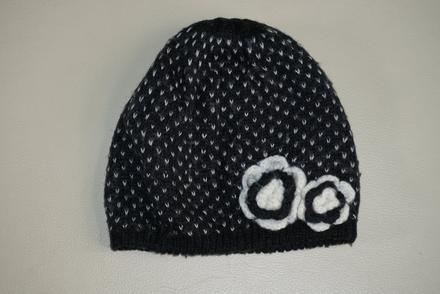 146/152 ciapka s kvietkami,11-12 r., 152