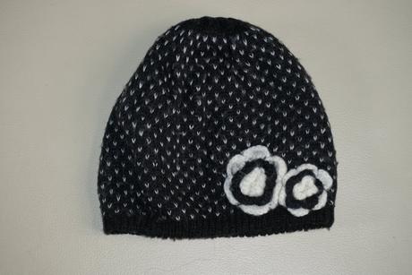 146/152 ciapka s kvietkami,11-12 r., 152