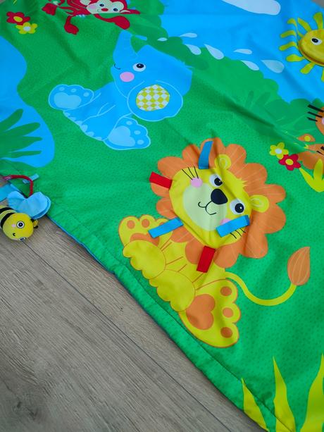 Hracia podlozka deka s prvkami, 