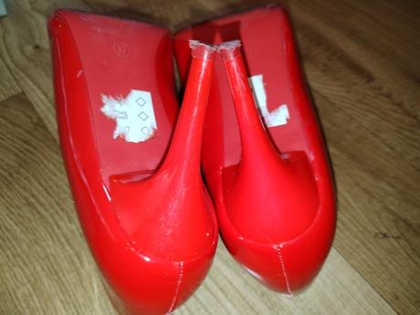 Červené lodičky, 37