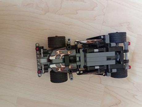 Lego technic 42046 únikové pretekárske auto, 