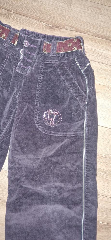 Fialové menžestráky, 152