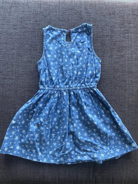 Kvetované šaty, 110