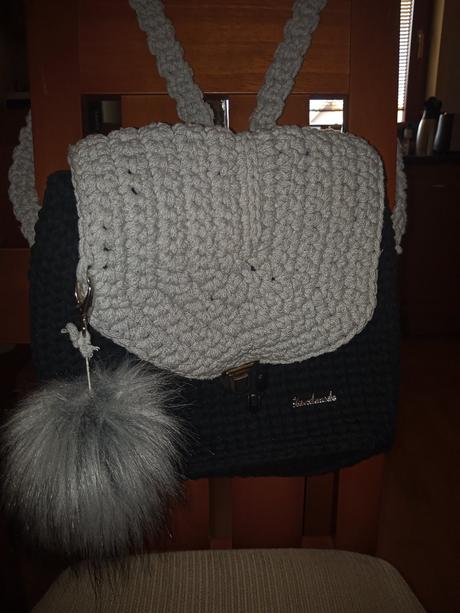 Háčkovaný ruksak,